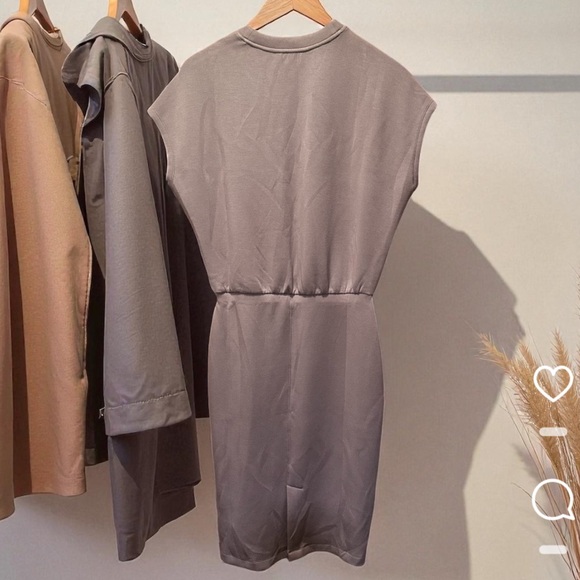 NWT SPANX Smoke Faux Tuck Dress - Picture 4 of 6